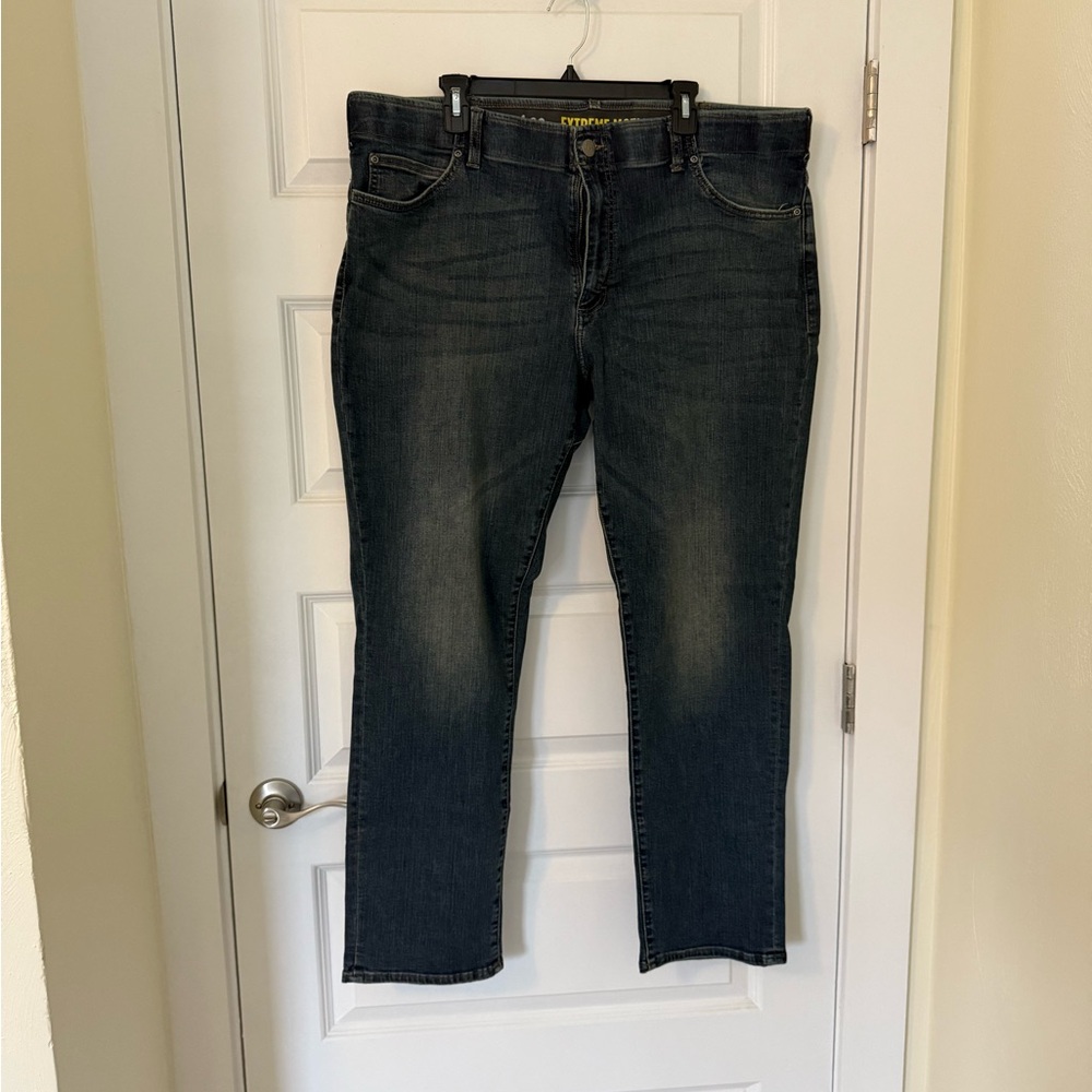 42x32 men’s Lee dark washed jeans, straight tapered leg, hardly worn